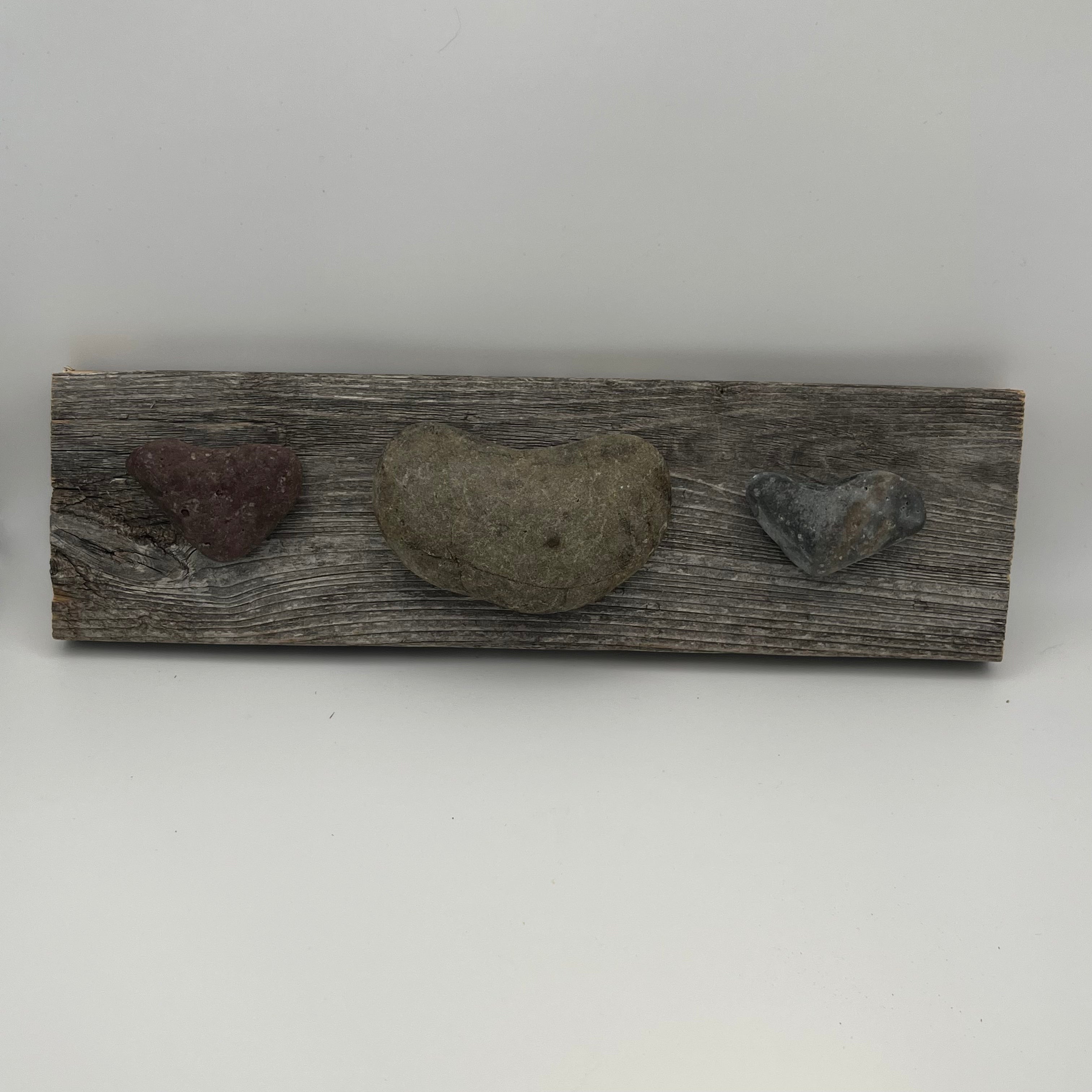 Tri-Heart Beach Stones Décor